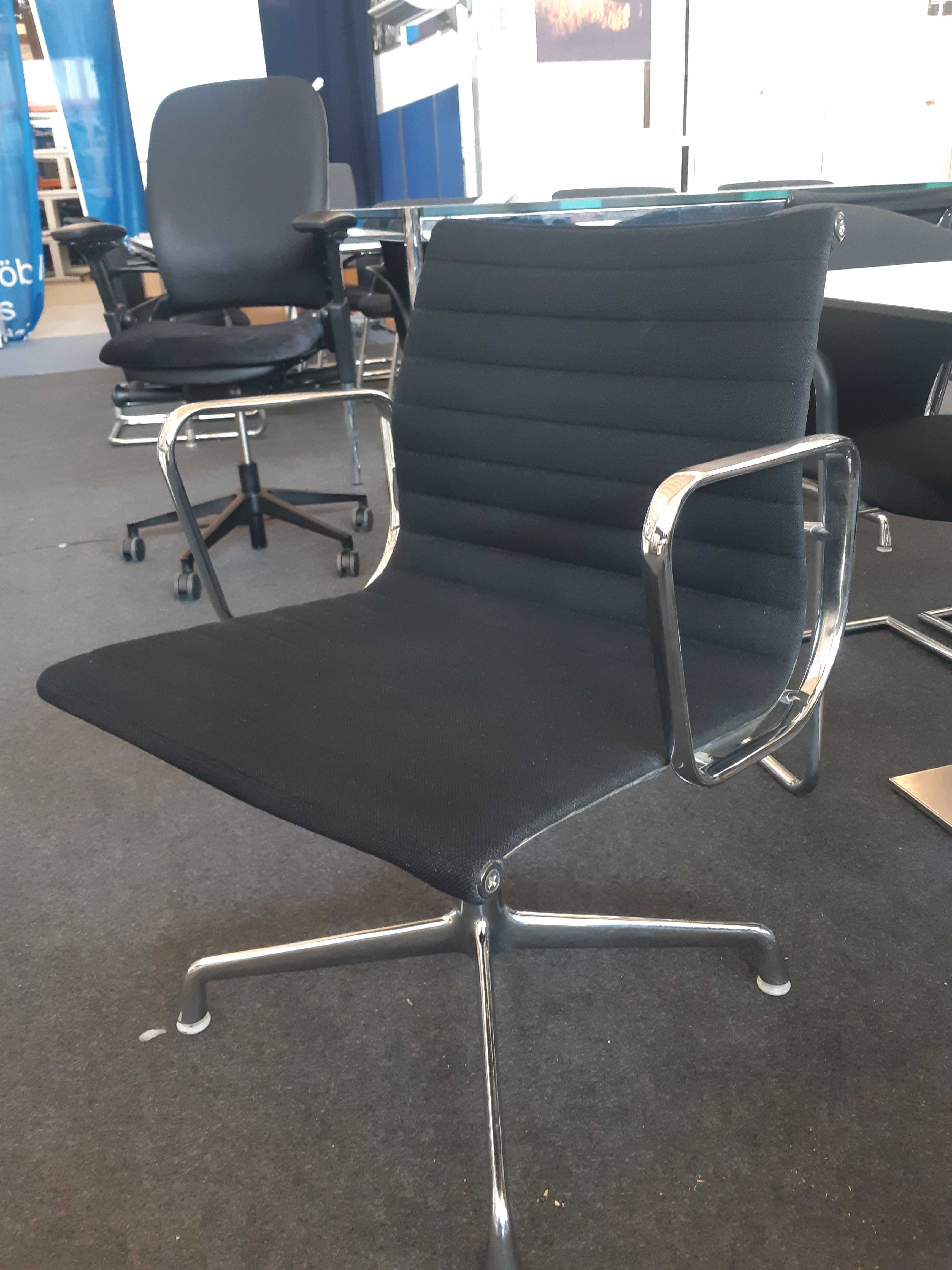 Scaun Vitra Aluminium EA 107