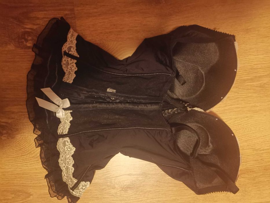Corset motive dantela
