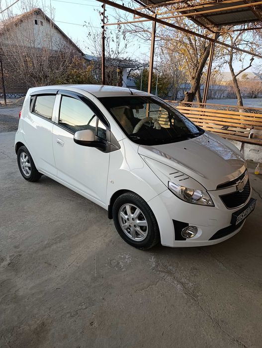 Shevrolet Spark машина