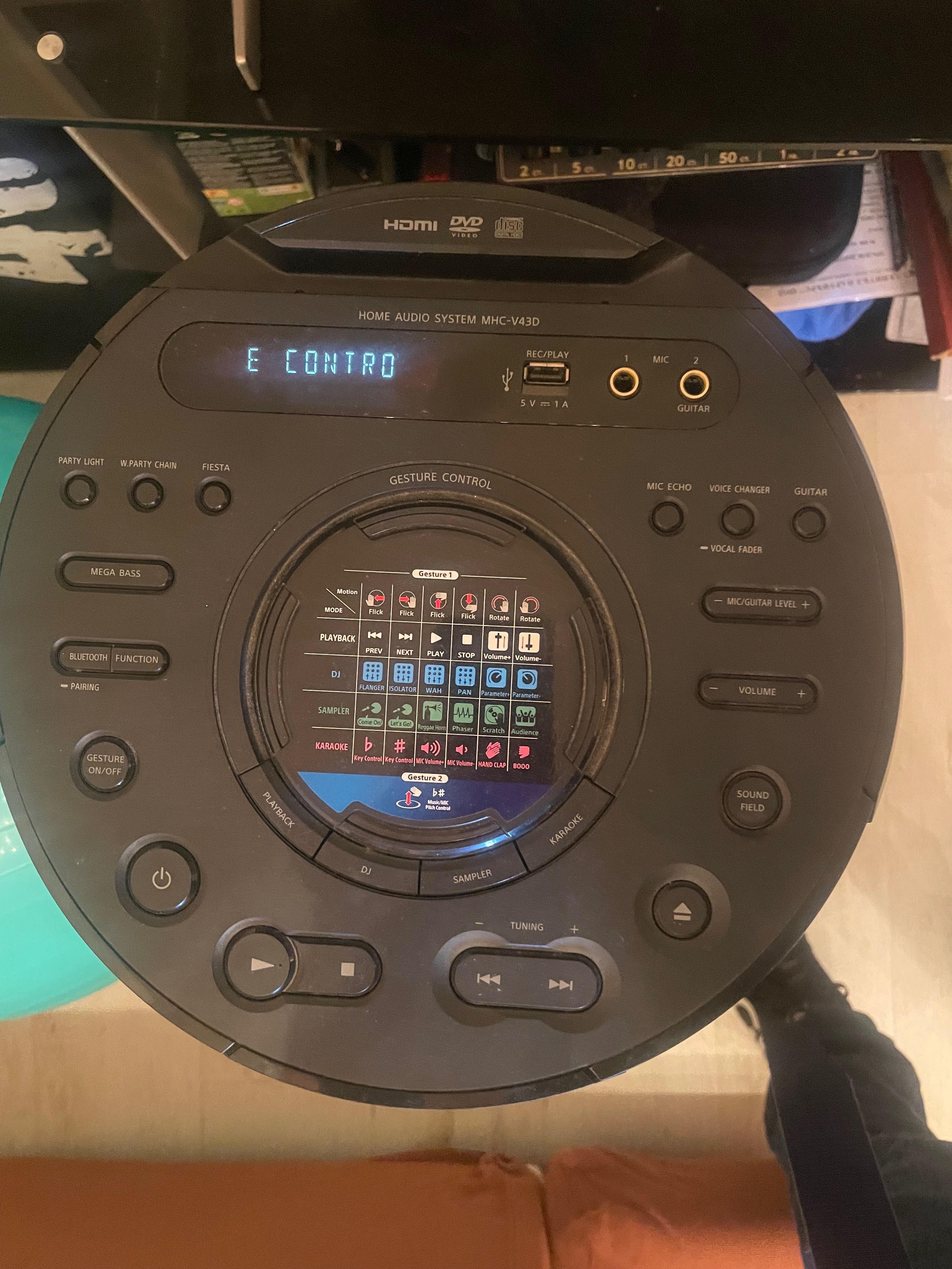 Отдай се на музиката с мощната парти тонколона Sony MHC V43D  под наем