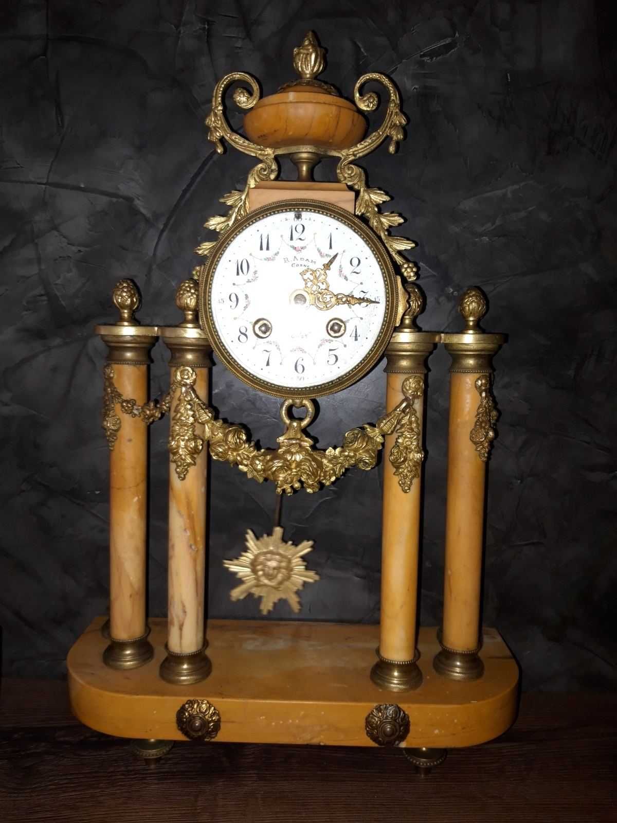 Много Красив  Френски Мраморен часовник началото на  19 век