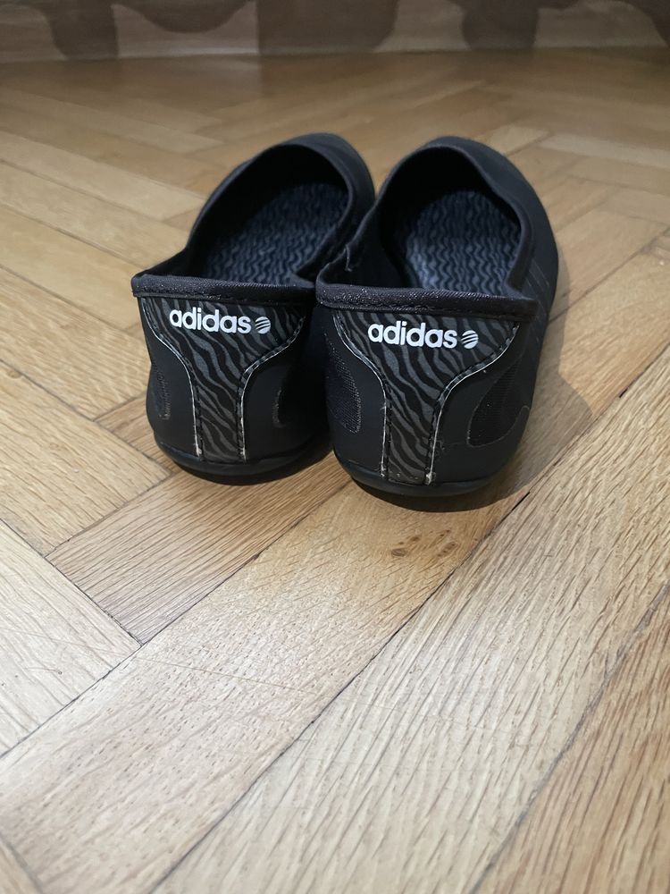 Дамски спортни пантофки на Adidas