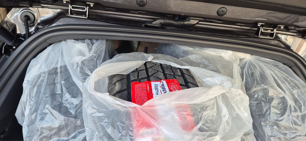 Продам комплект зимней резины R19