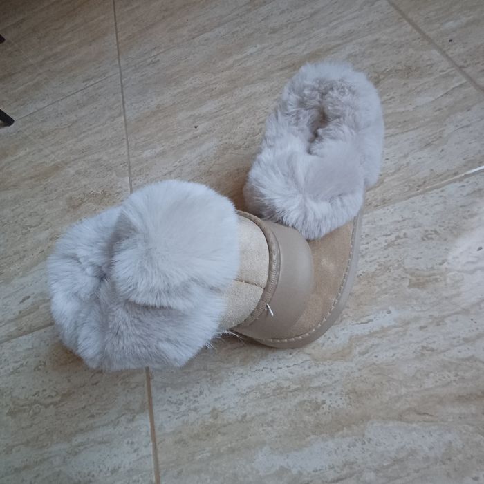 Ghete pufoase la modă bej diferite mărimi .Preț 50 lei
