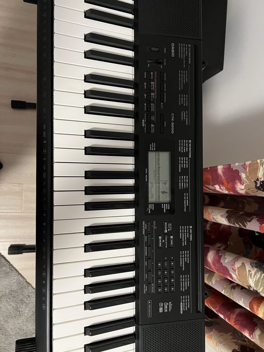 Orga CASIO CTK-3200 cu stativ si pedala