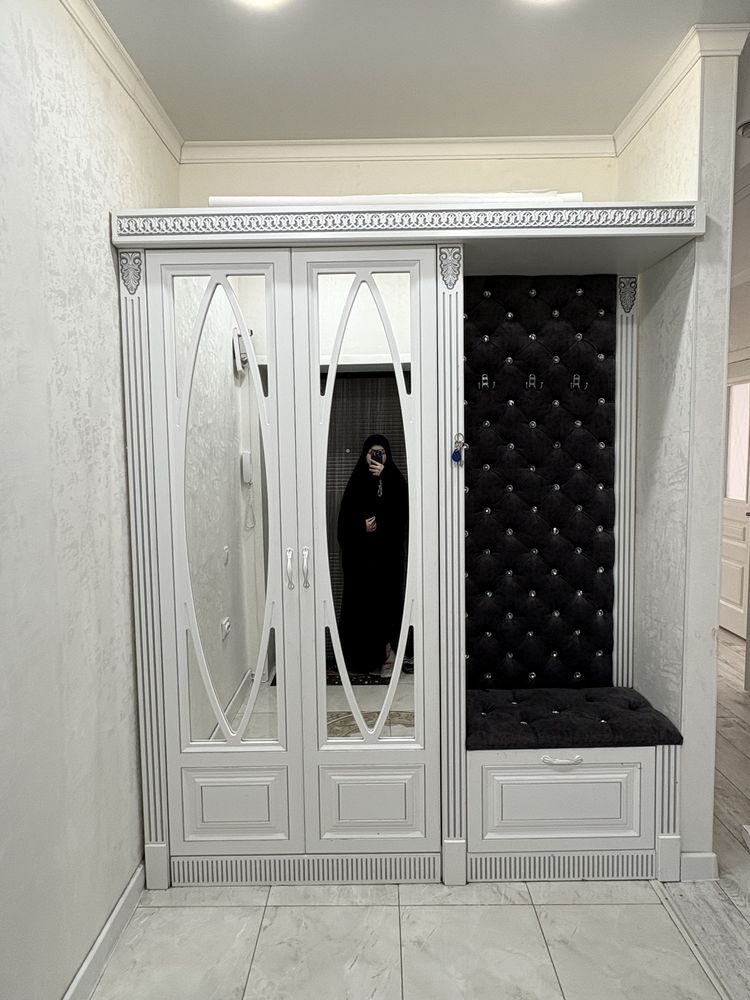 Шкаф в прихожую, хороший