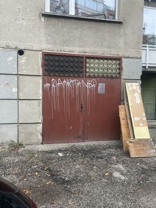 Продавам гаражна врата