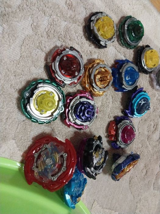 Бейблэйд берст  продаю ценна от 1500 до 4000