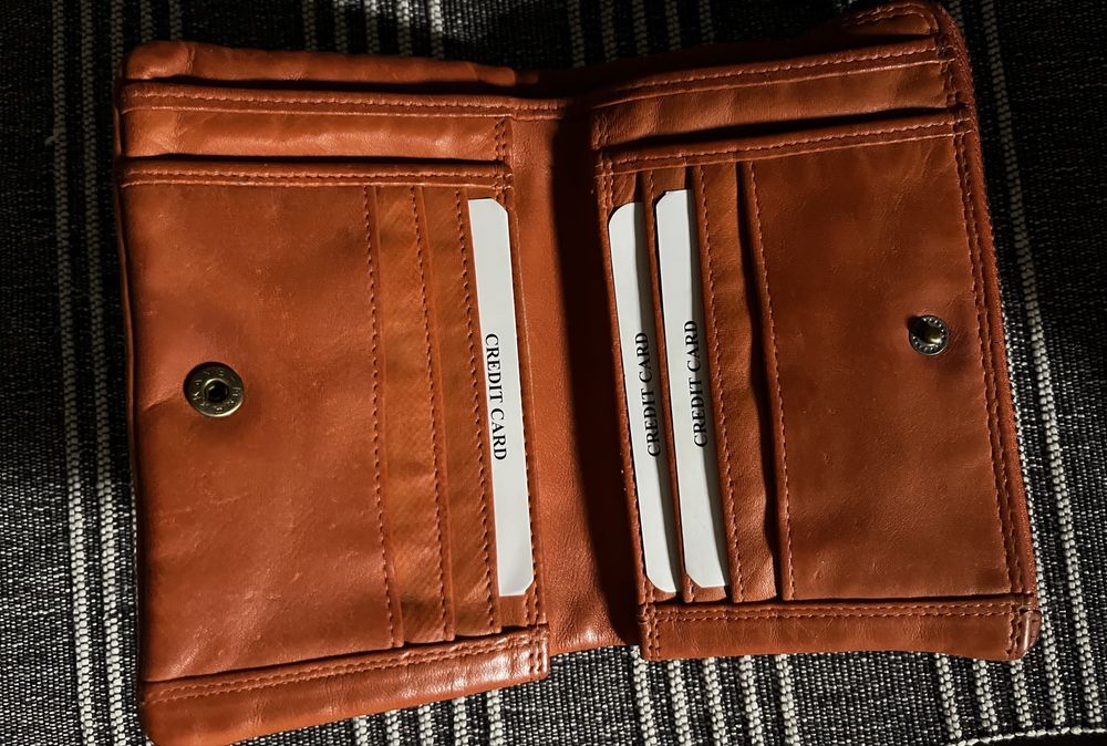 Продавам кожени портфейли