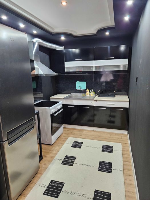 Дава се под наем Тристаен апартамент в Стамболийски - 90 кв.м за 612 € - Снимка #3