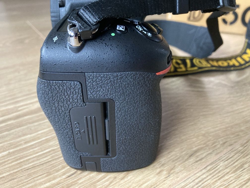 Aparat foto full-frame Nikon D750 ca nou