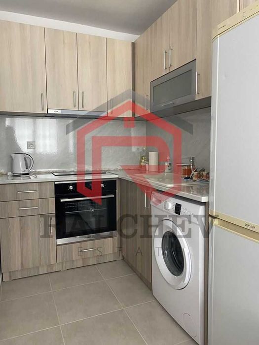 Тристаен апартамент под наем / Възраждане