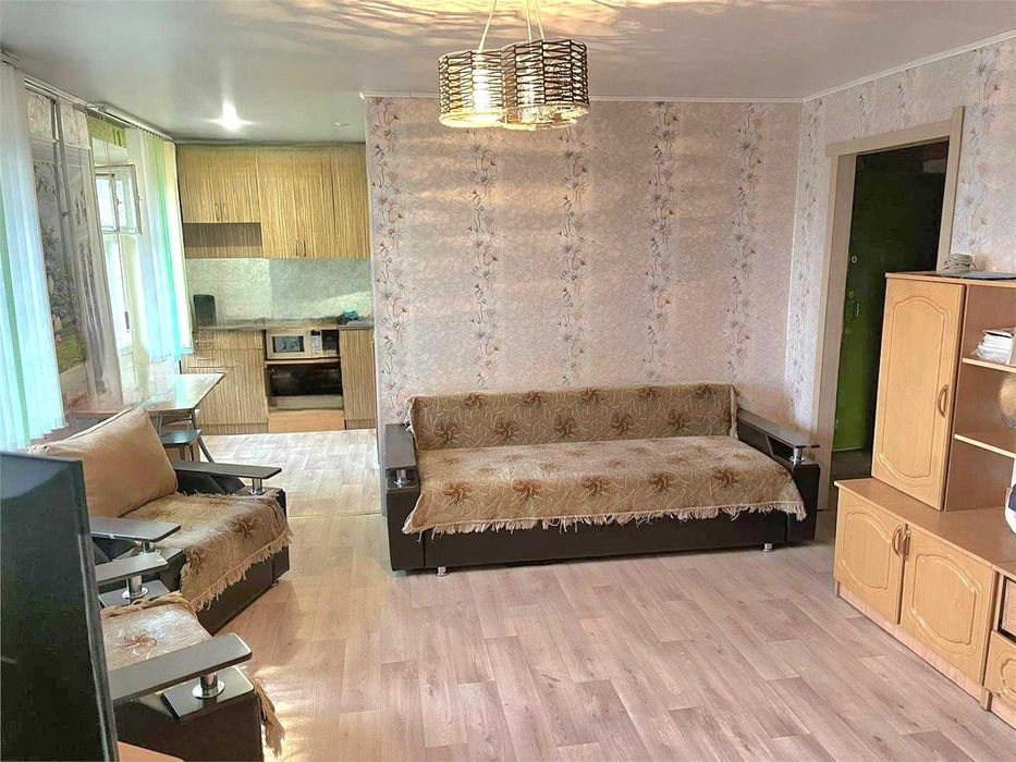 Продам 3х- комнатную квартиру на 7 мкр