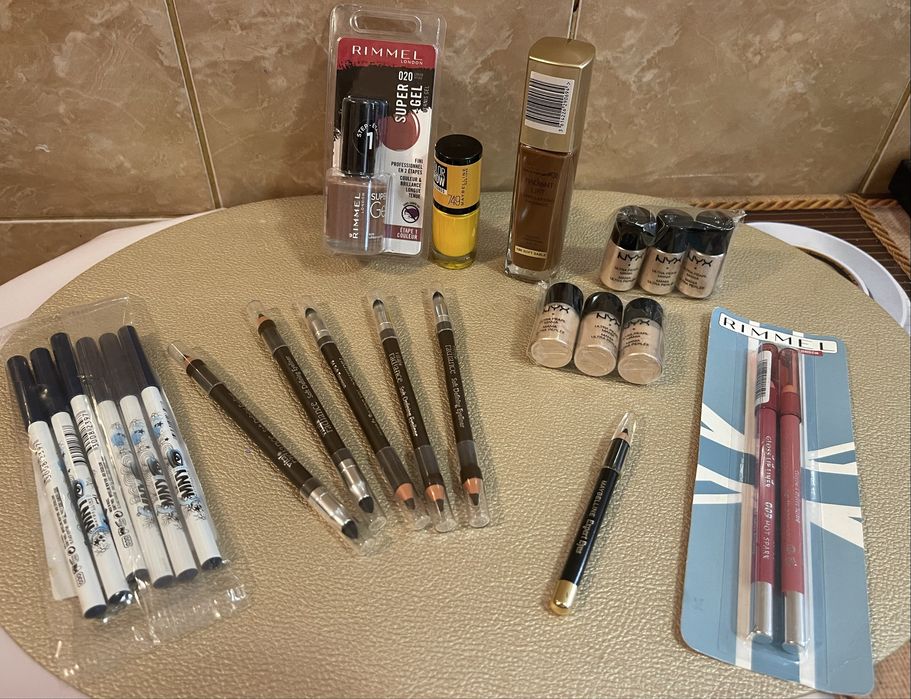 Vand mai multe dedali in privat