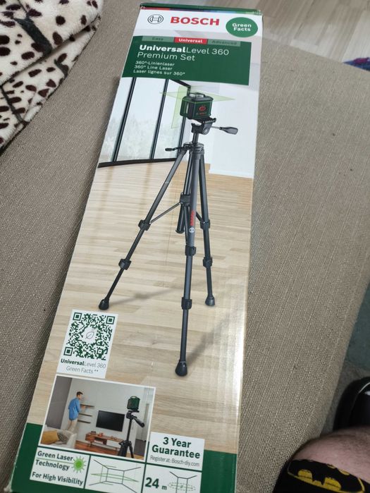 Bosch UniversalLevel 360 cu trepied si geanta, produs nou