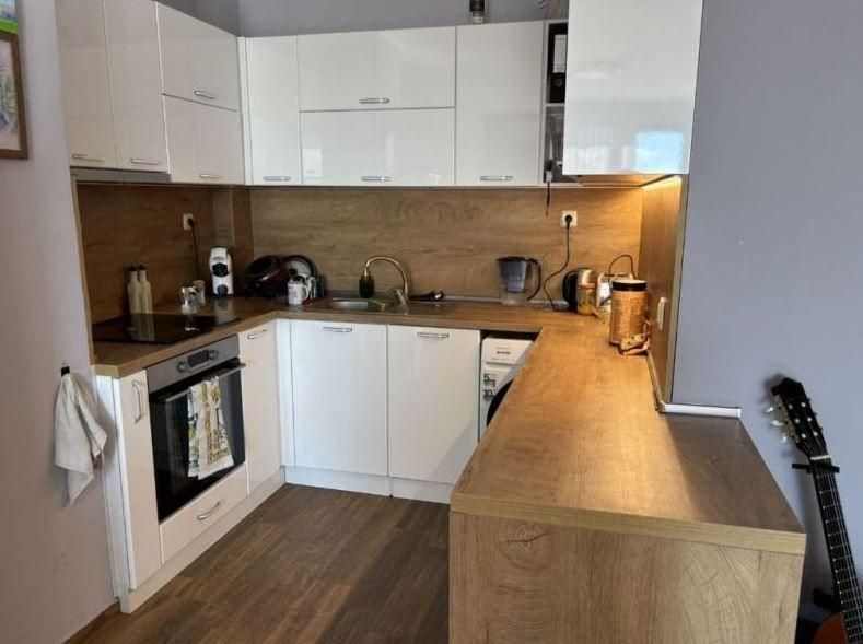 Двустаен апартамент, под наем, кв. Владислав Варненчик