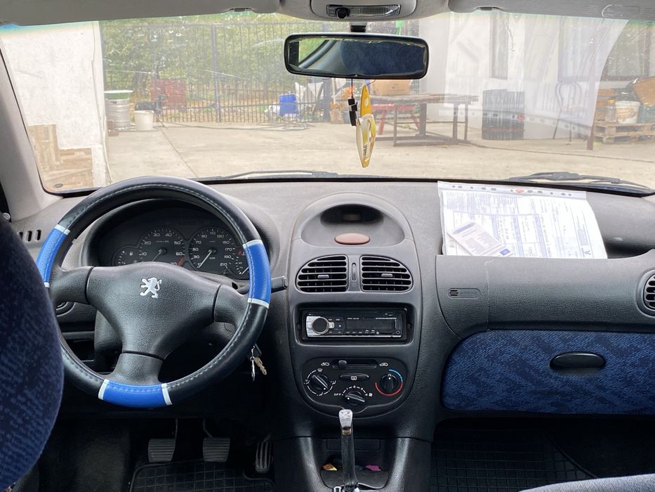 Vand Peugeot 206 din 2003, motor 1.2 benzină