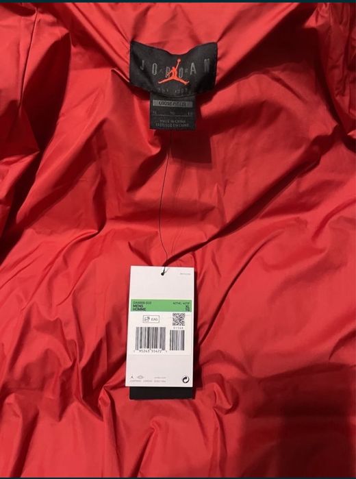 Geaca jordan XL negru si rosu