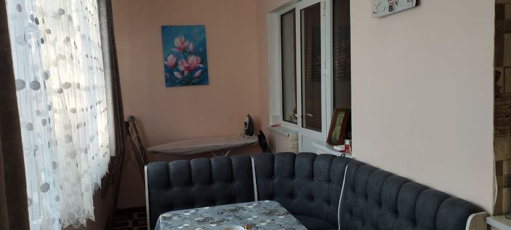 Квартира с хорошим ремонтом и мебелью.