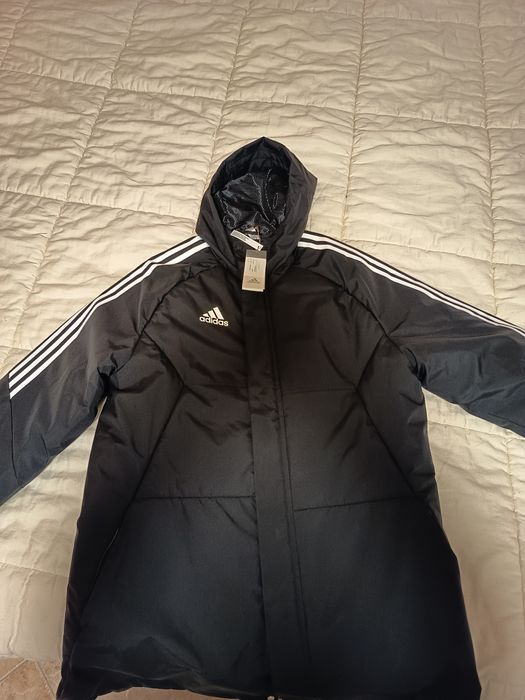 Vand Geaca de iarna noua Adidas
