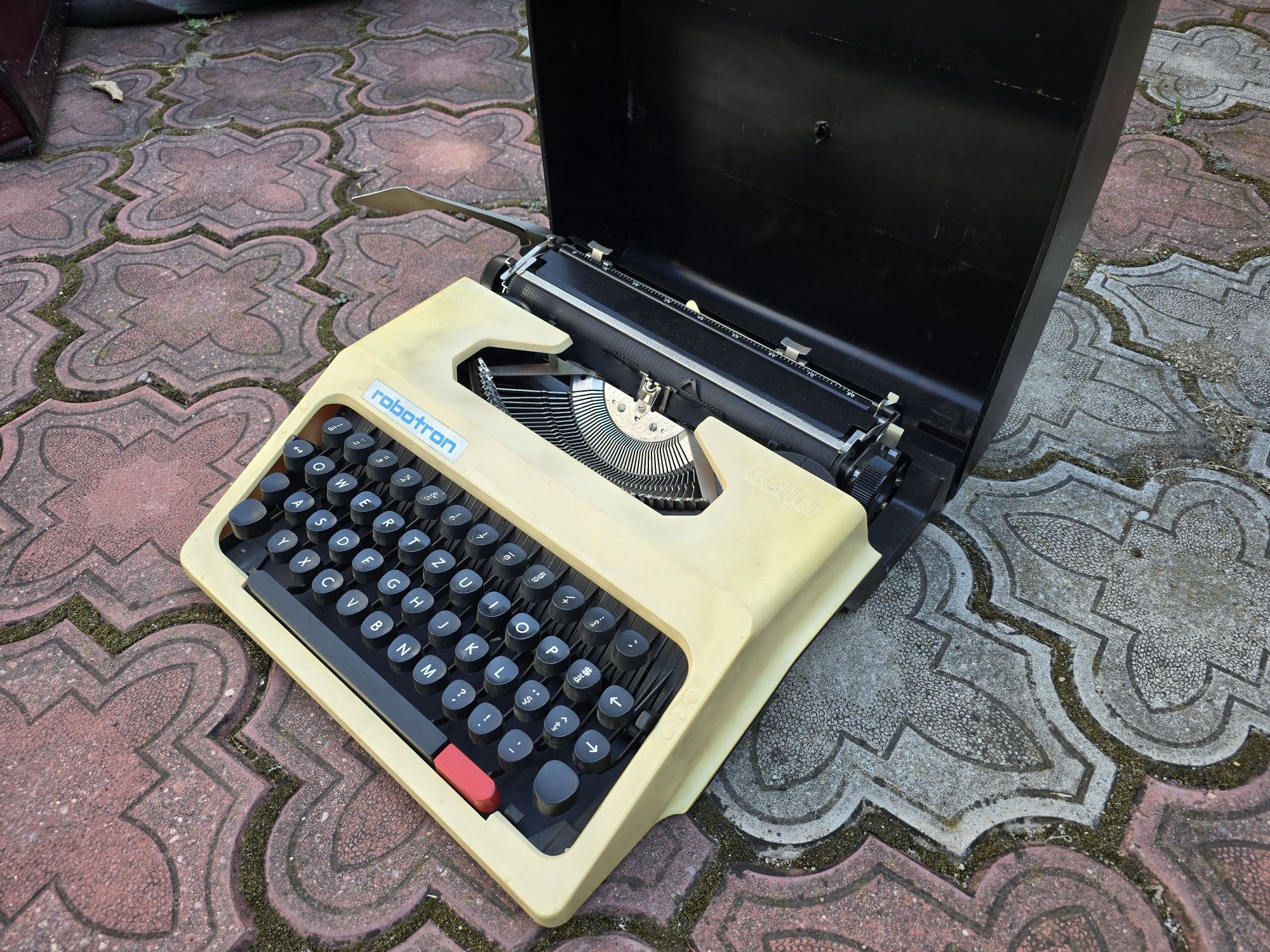 Masina de scris Robotron-Cella anii '80
