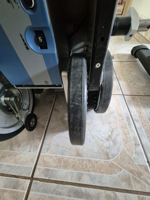 Scaun cu elelevator pentru scari  Alber Scalamobil cu acumulatori noi