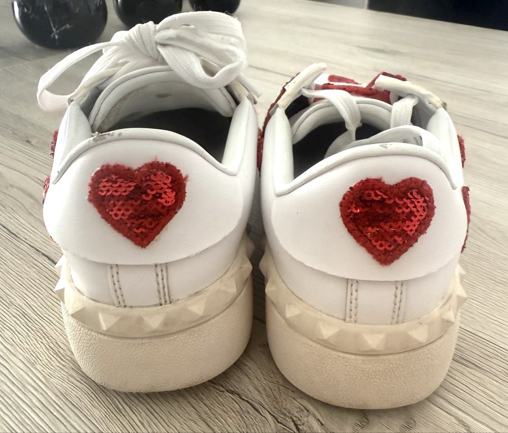 Кецове на сърца Valentino