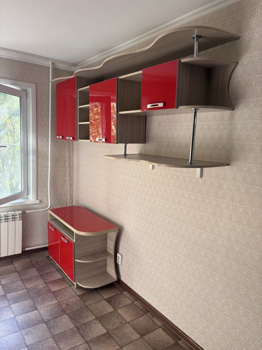 Стенка и тумба и компютерный стол