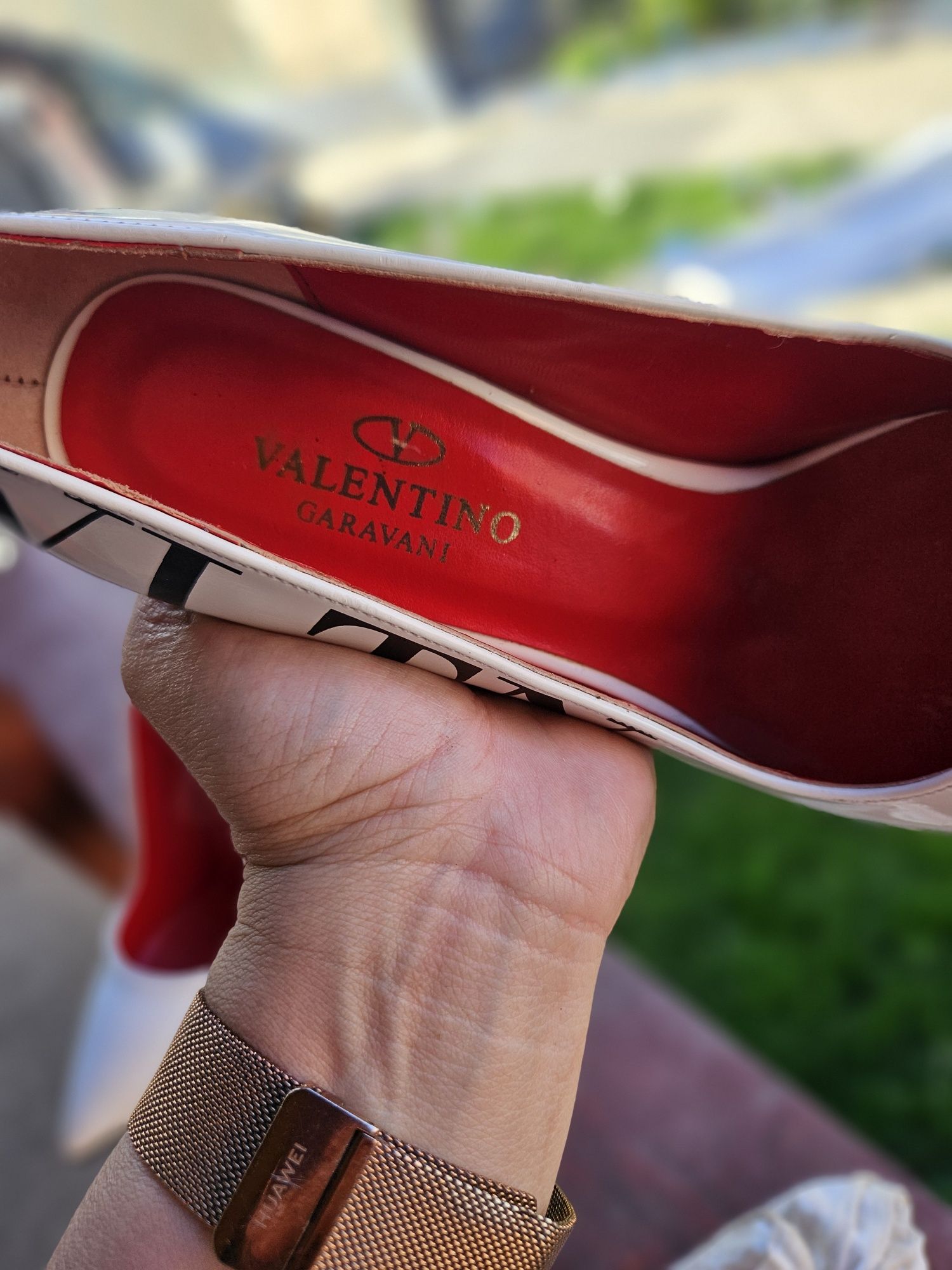 Pantofi stileto albi