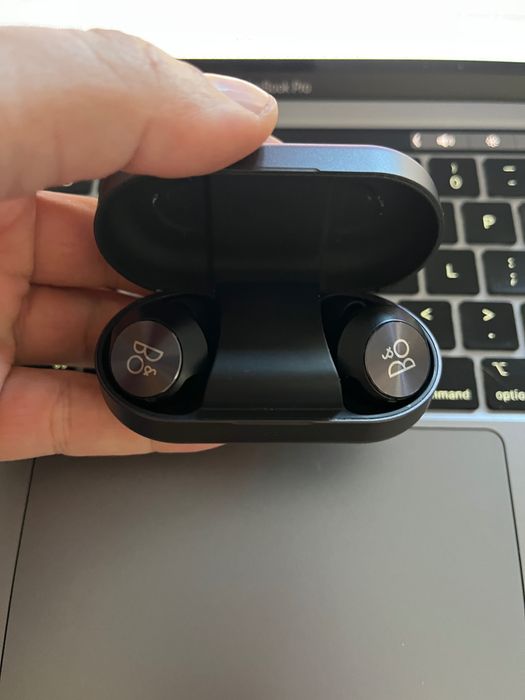 Casti wireless Bang & Olufsen EQ impecabile, ca noi. Sunt Hi-Fi. B&O