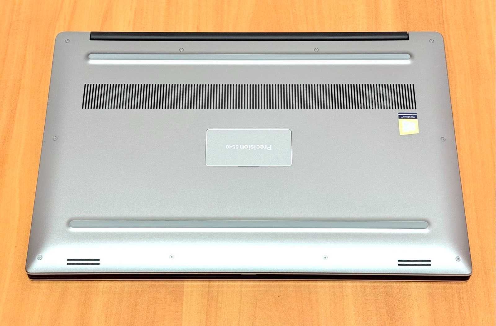 Dell 5540/ intel Xeon/ 64GB / 512GB SSD/ Quadro T1000 / IGZO 100% sRGB