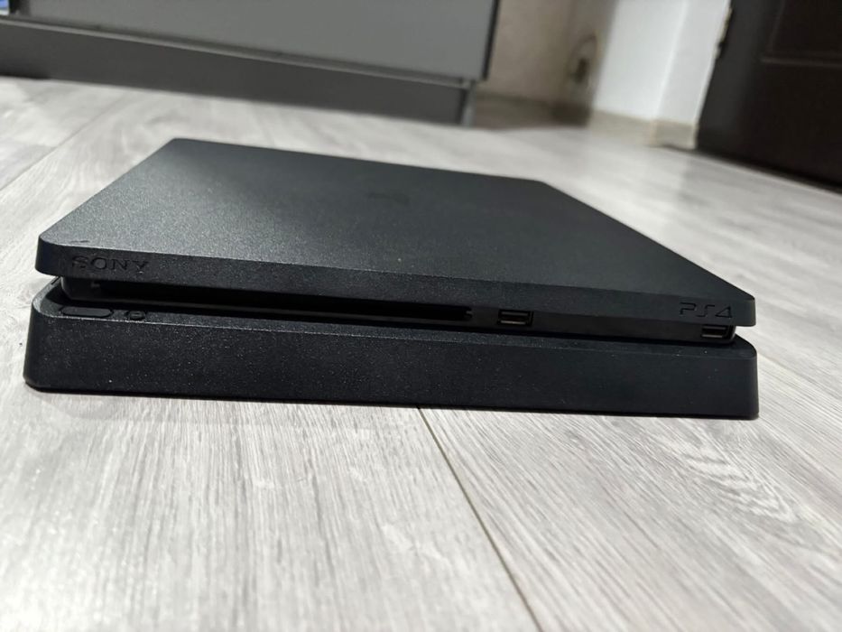 Vand ps4 500gb aproape nou