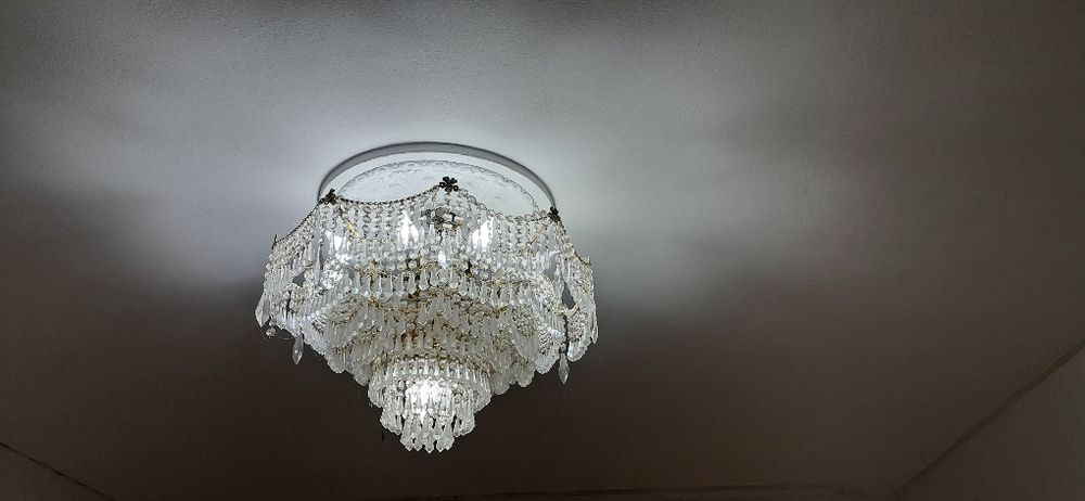 Люстры, в хорошом состояние,всё  работает. Есть доставка.