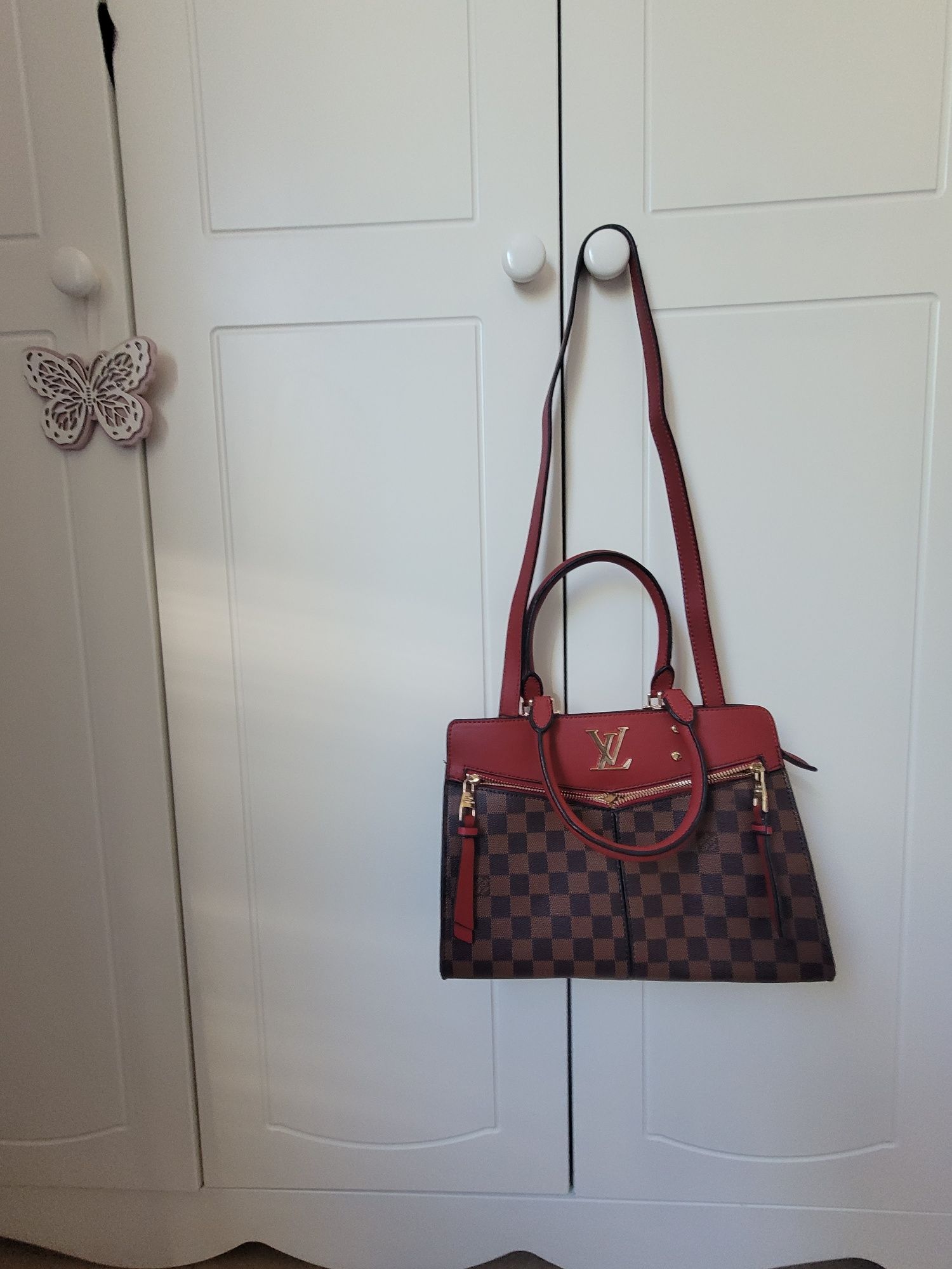 Чанта Louise Vuitton кафяво с червено неизползвана