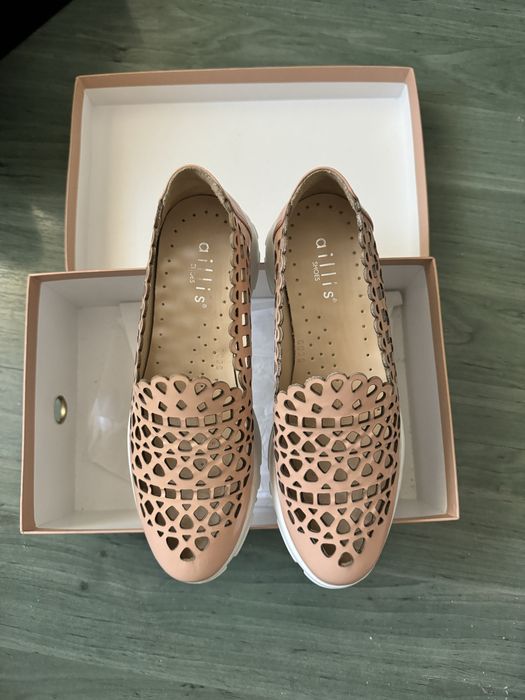 Pantofi vara cu gaurele, marimea 37, Noi