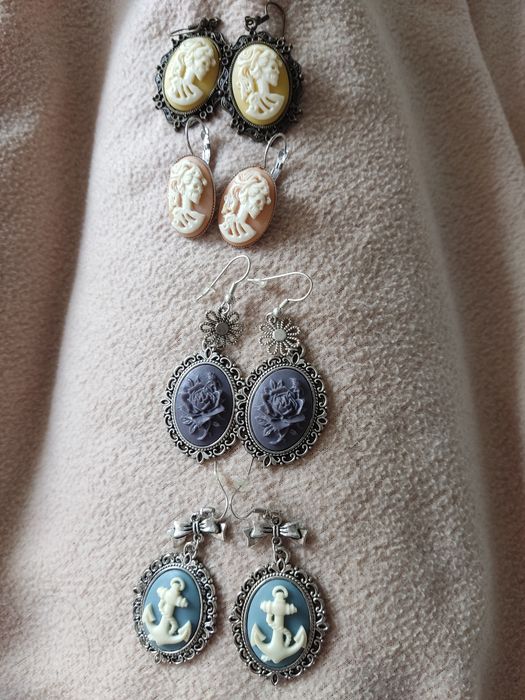 Хендмейд обеци,  бижута с черепи, котви, цветя