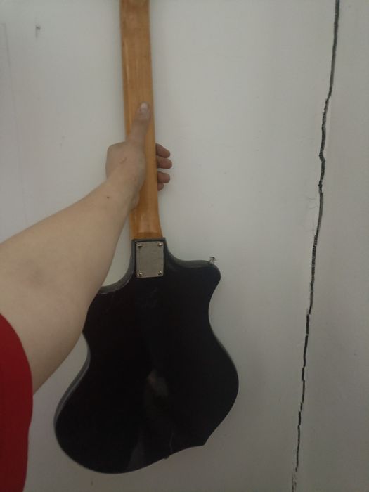 Продам електро гитару элгава