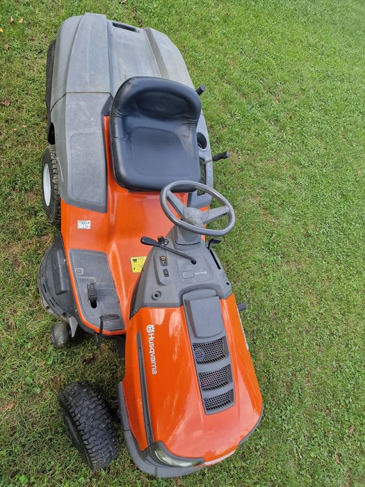 Husqvarna TC138 Tractoras gazon