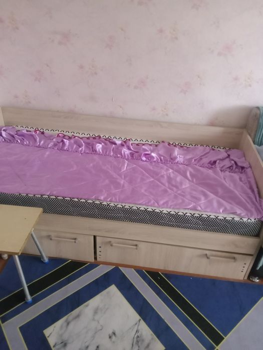 Тахта и ящики выдвежные