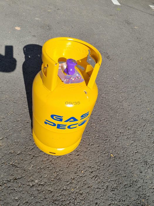 Butelie galbenă nouă plină sigilata