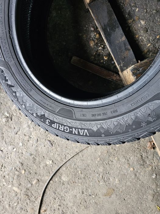 2 anvelope iarna 215 65 16C Semperit 2022