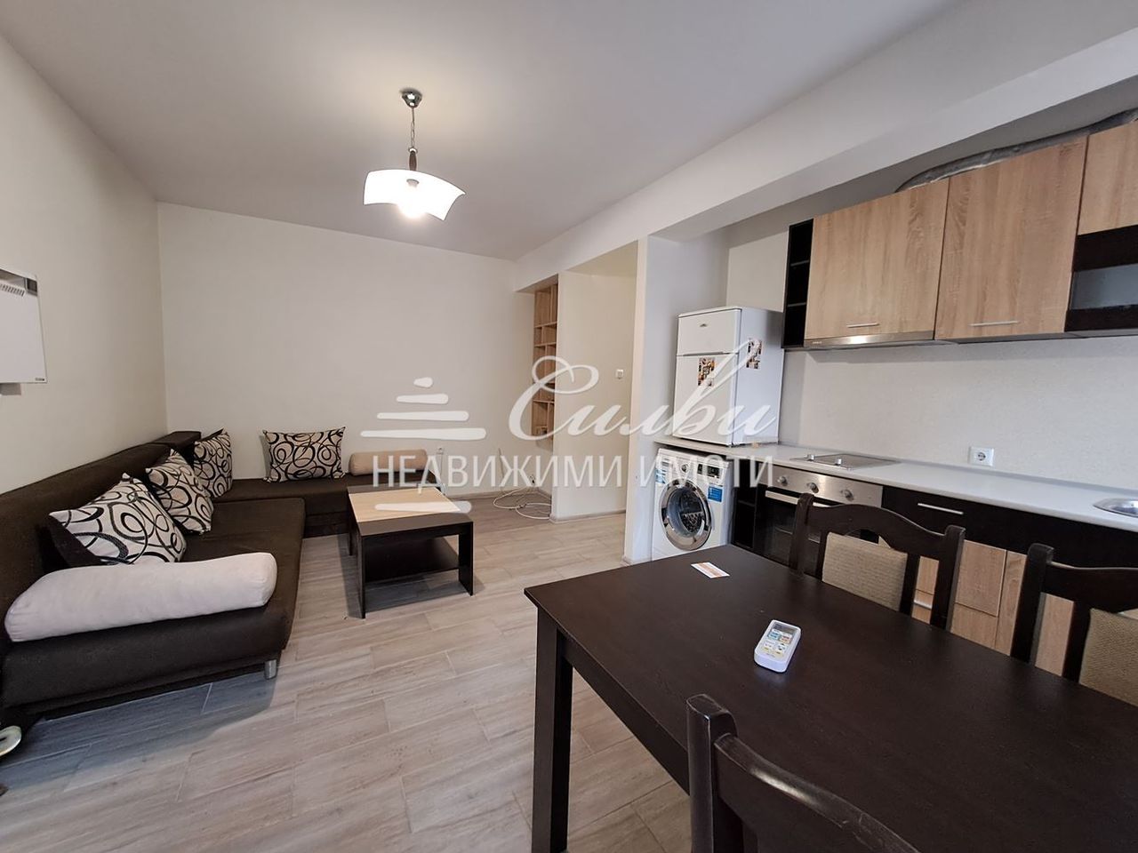 Дава се под наем Двустаен апартамент в Шумен, Център - 50 кв.м за 255 € - Снимка #2