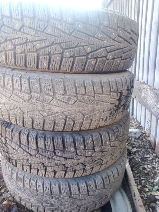 Продам комплект резины на 185/65/15