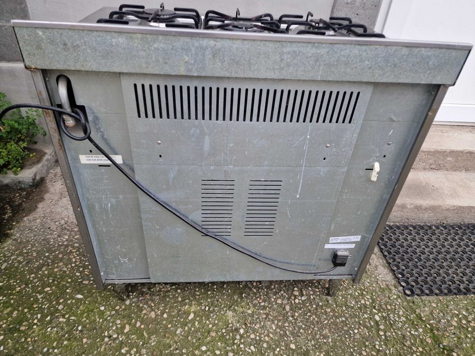 INDESIT | aragaz pe gaz gratare fonta, Inox