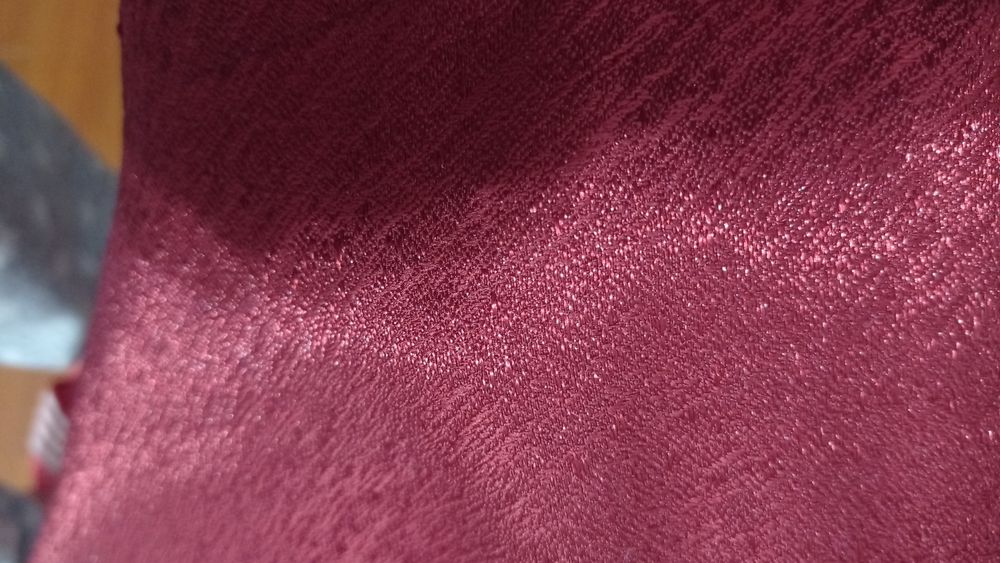 .Draperii grena.