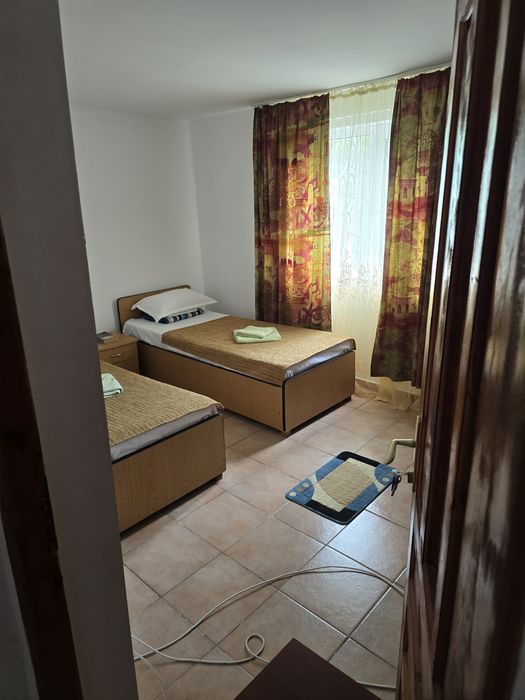 Închiriez casă sau camere individuale – Techirghiol, zonă liniștită