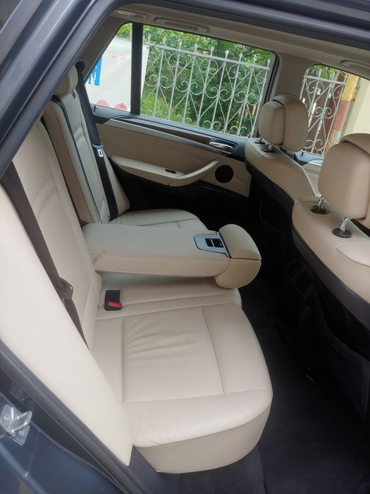 BMW X5 E70, foarte bine întreținut.