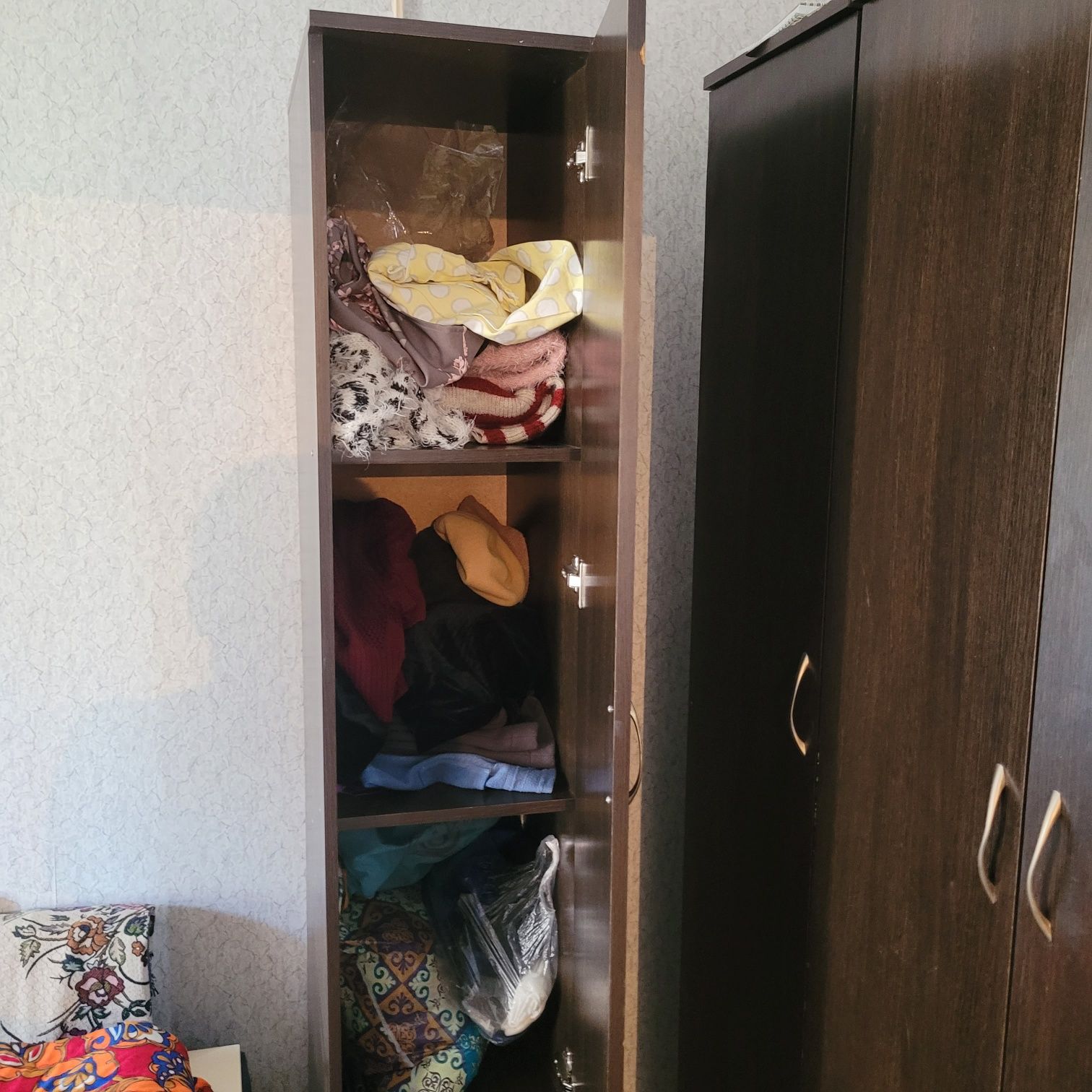 Продам шкафы для одежды