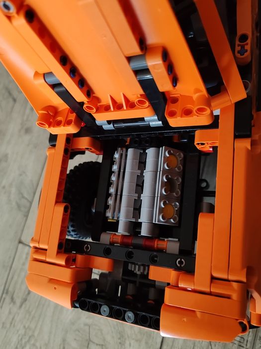 Ford din lego tehnic, vine asamblat.
