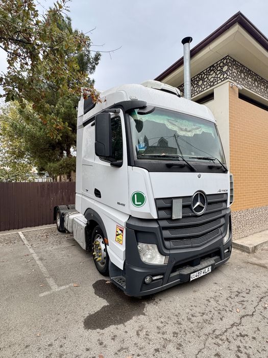 Тягач Actros 2015 mega